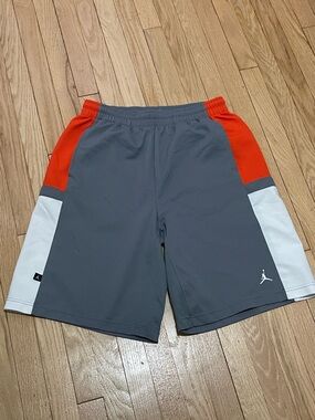 Men’s Nike Air Jordan basketball shorts in size Large